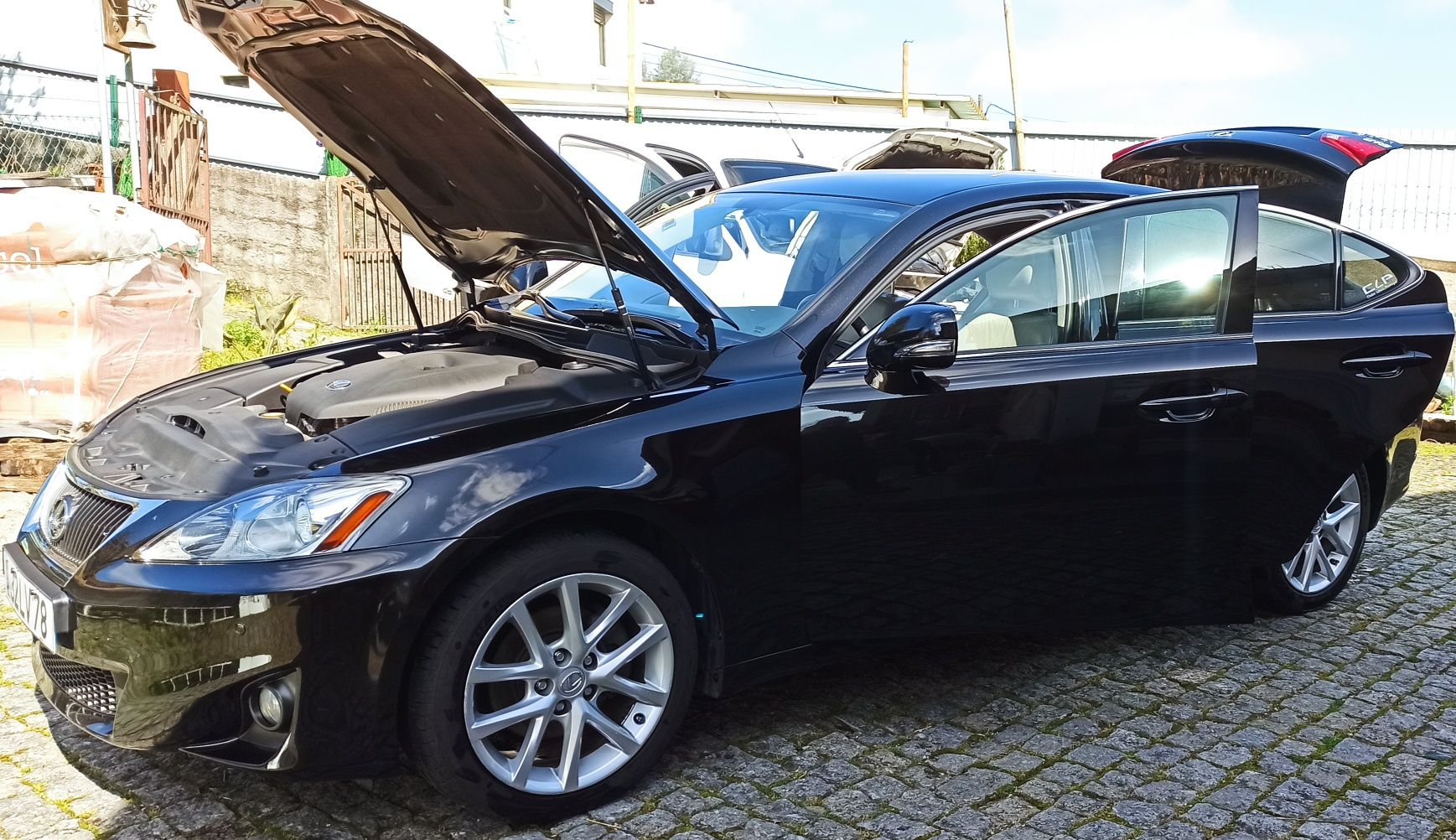 Lexus is 200d 150cv