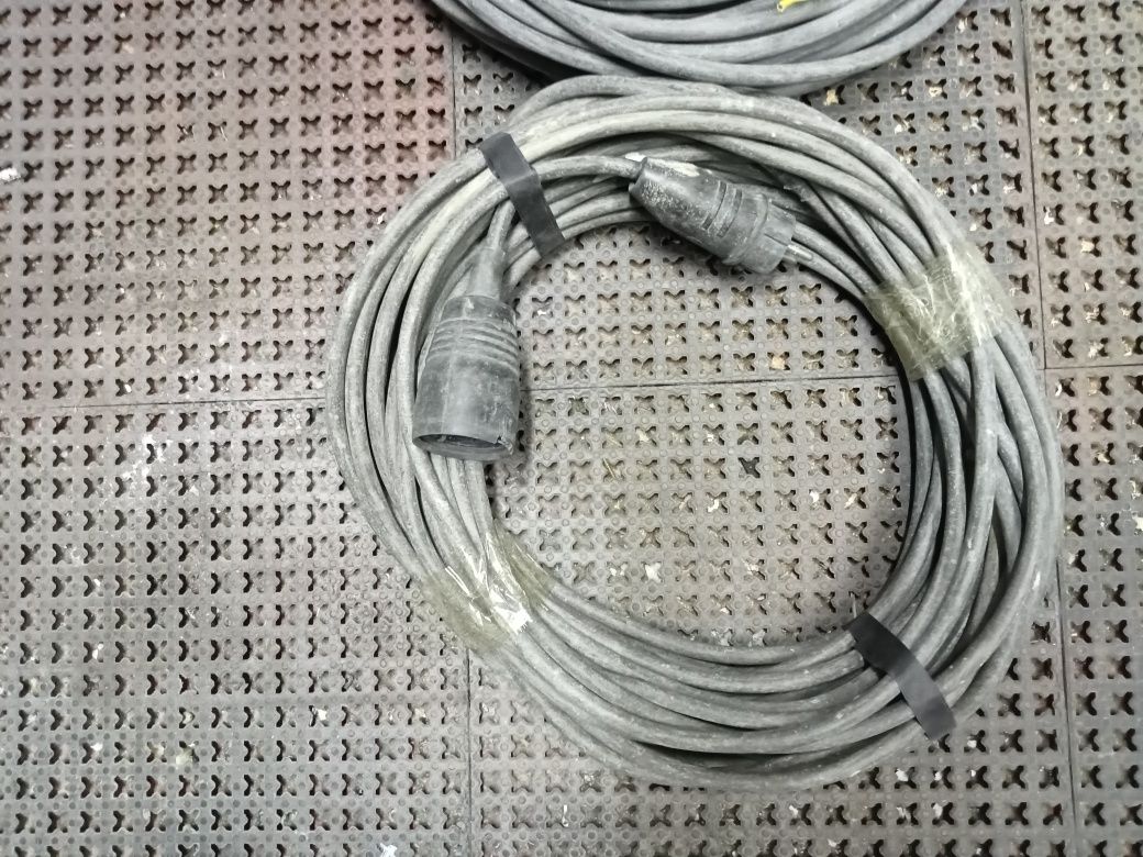 Vendo estas duas extensões uma com 33m outra 25m  vendo a 1€ o metro