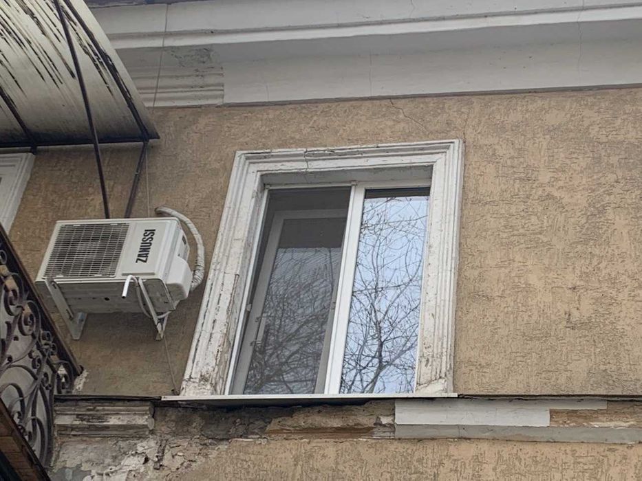 Продам 2-е комнаты в ком.кв. на ул. Нежинской угол Стиридоновской.