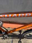 Bicicleta com assento danificado