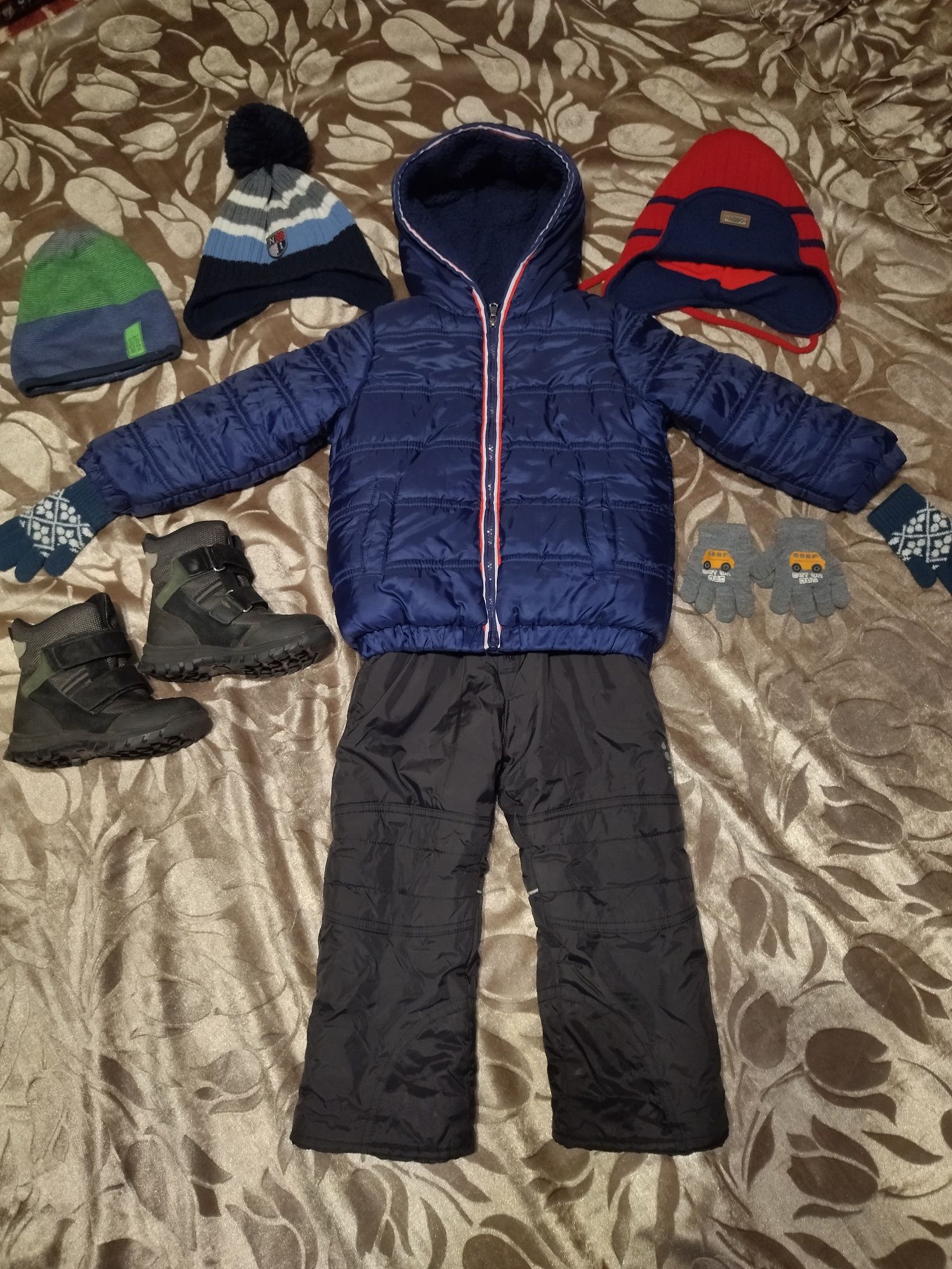 Детский пуховик куртка полукомбинезон шапки ботинки на мальчика 3-5лет