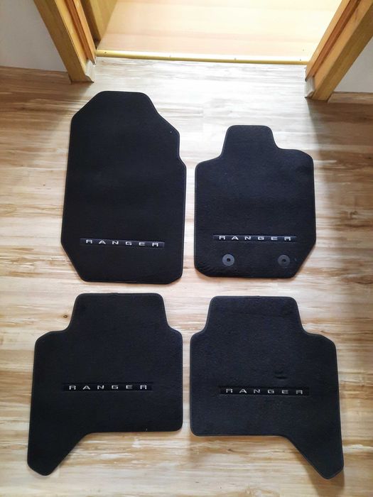 Nowy orginalny komplet dywaników welurowych Ford Ranger 2011/2022