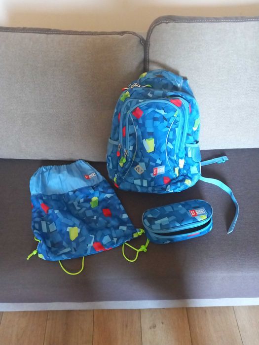Sprzedam plecak szkolny w zestawie piornik i worek
