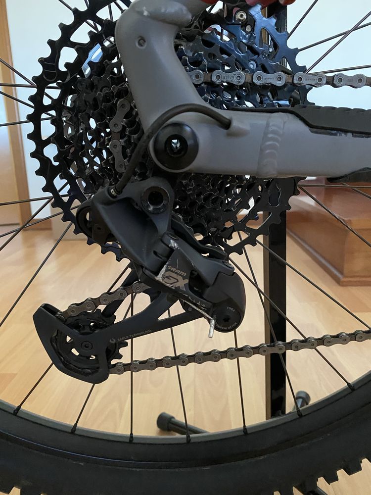 Mondraker Level R