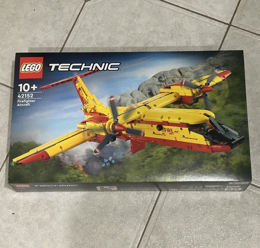 LEGO Technic Пожежний літак (42152)