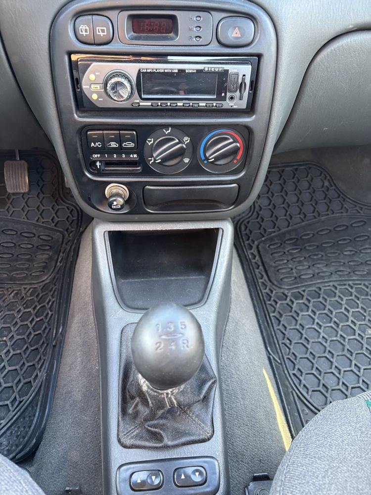Hyundai accent 1.3 ( consome agua)