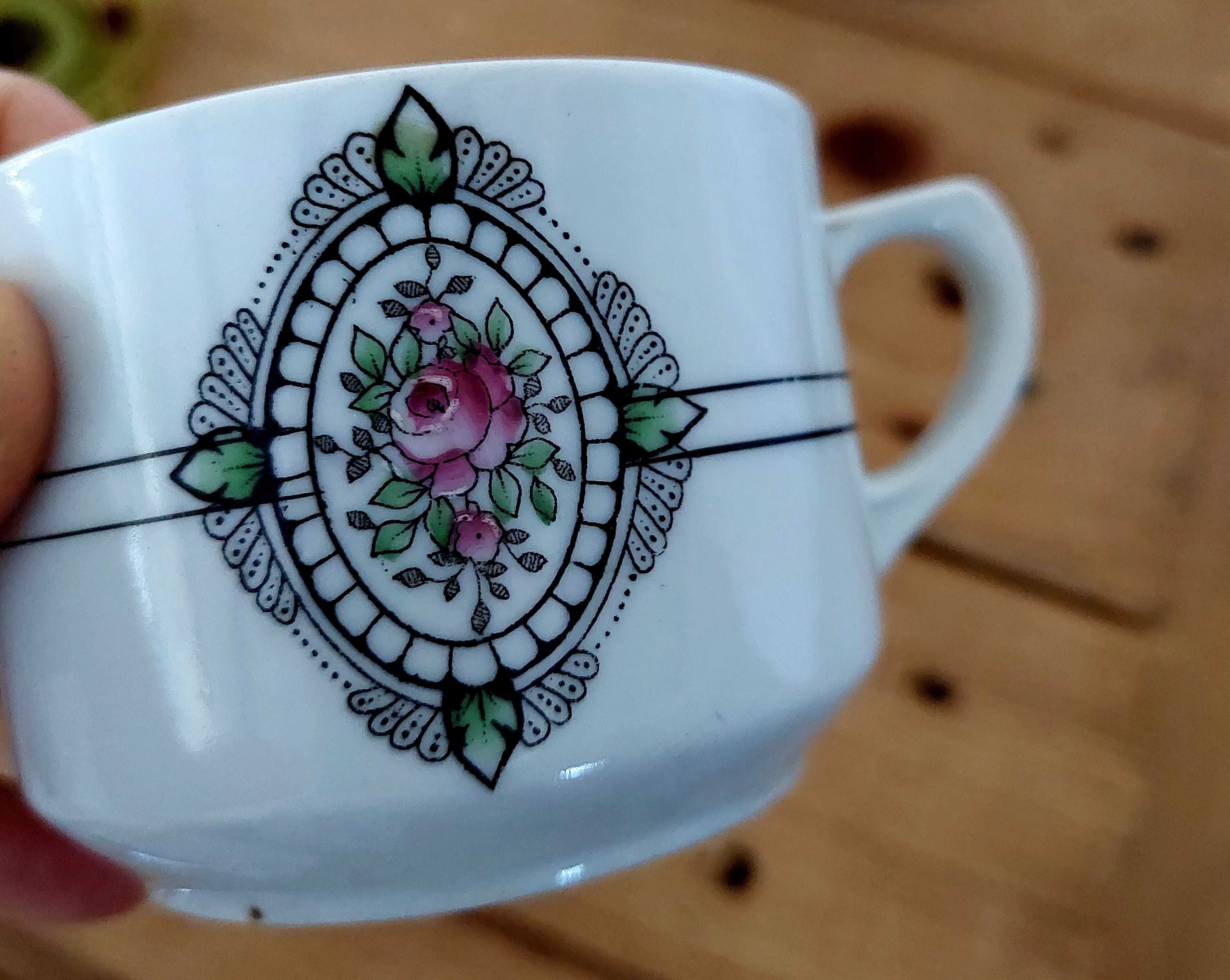 Stara urokliwa porcelana medaliony róże te vintage