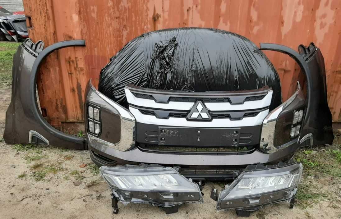 Комплект Outlander mitsubishi капот двери бампер зеркало фара крыло бу