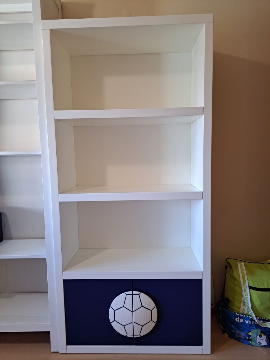 Estante quarto de criança lacado