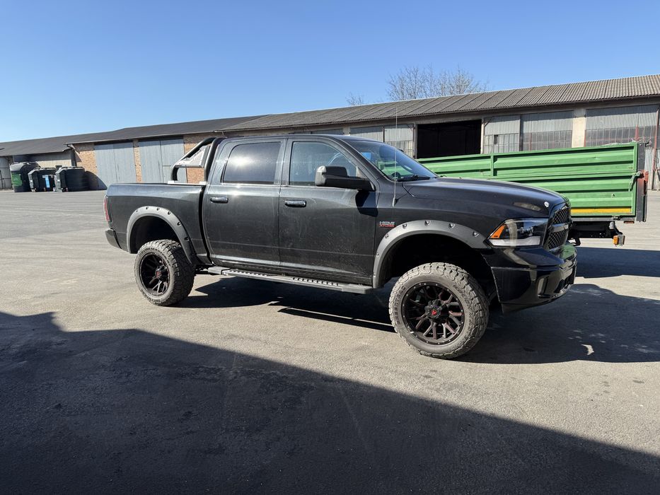 Doge Ram 1500 5.7 V8 hemi