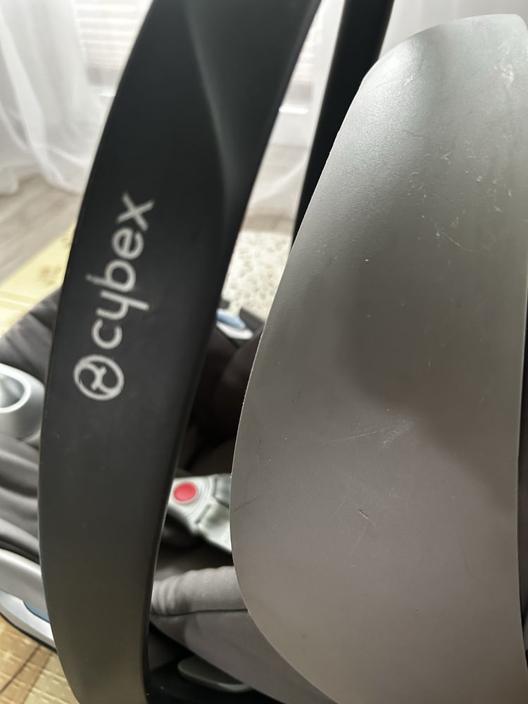 Fotelik Cybex z bazą obrotową
