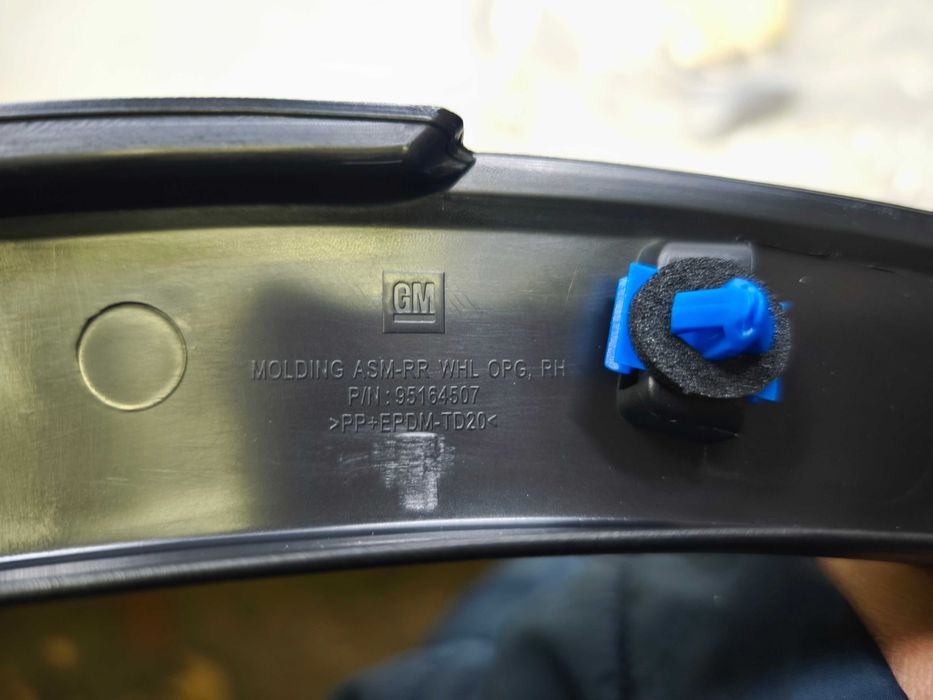 Listwa błotnika prawy tył prawa tylna Opel Mokka A 12- NOWA OEM