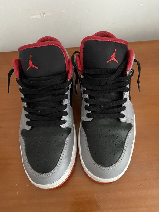 Jordan 1 low preto vermelho e branco
