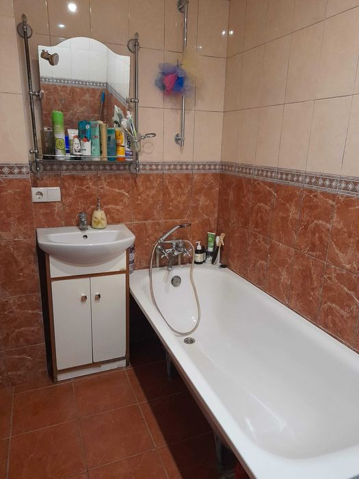 Здам кімнату дівчині або жінці.