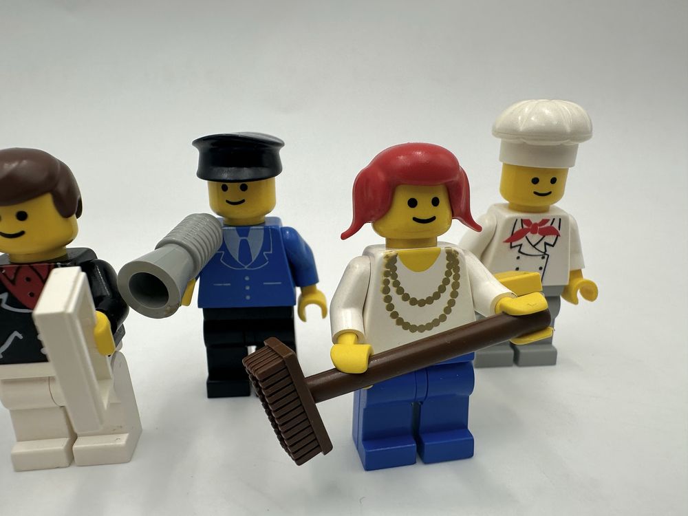 Lego 6302 Town Mini-Figure Set