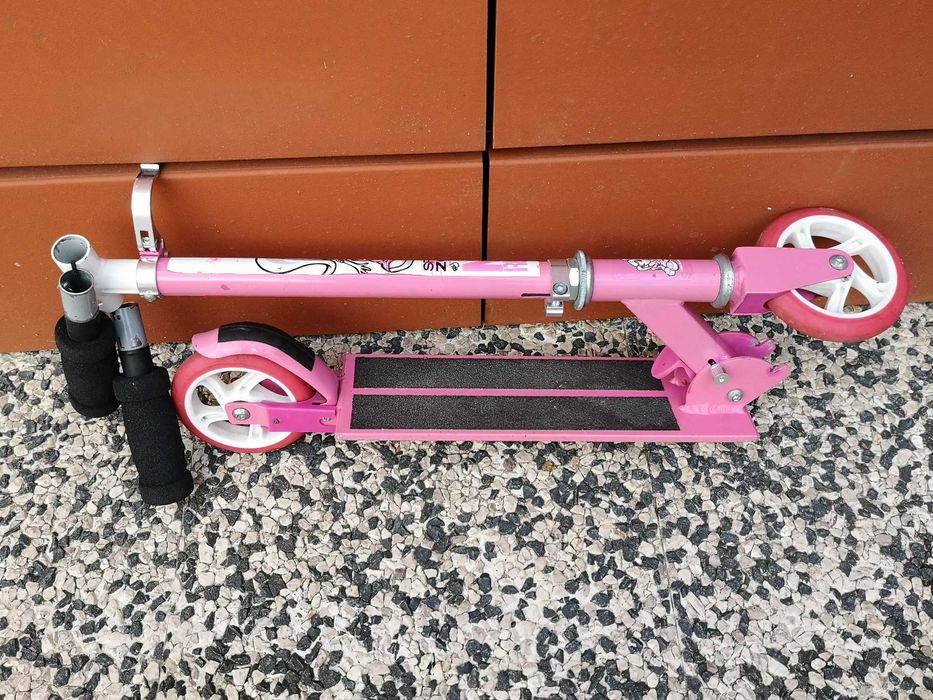 Trotinete menina