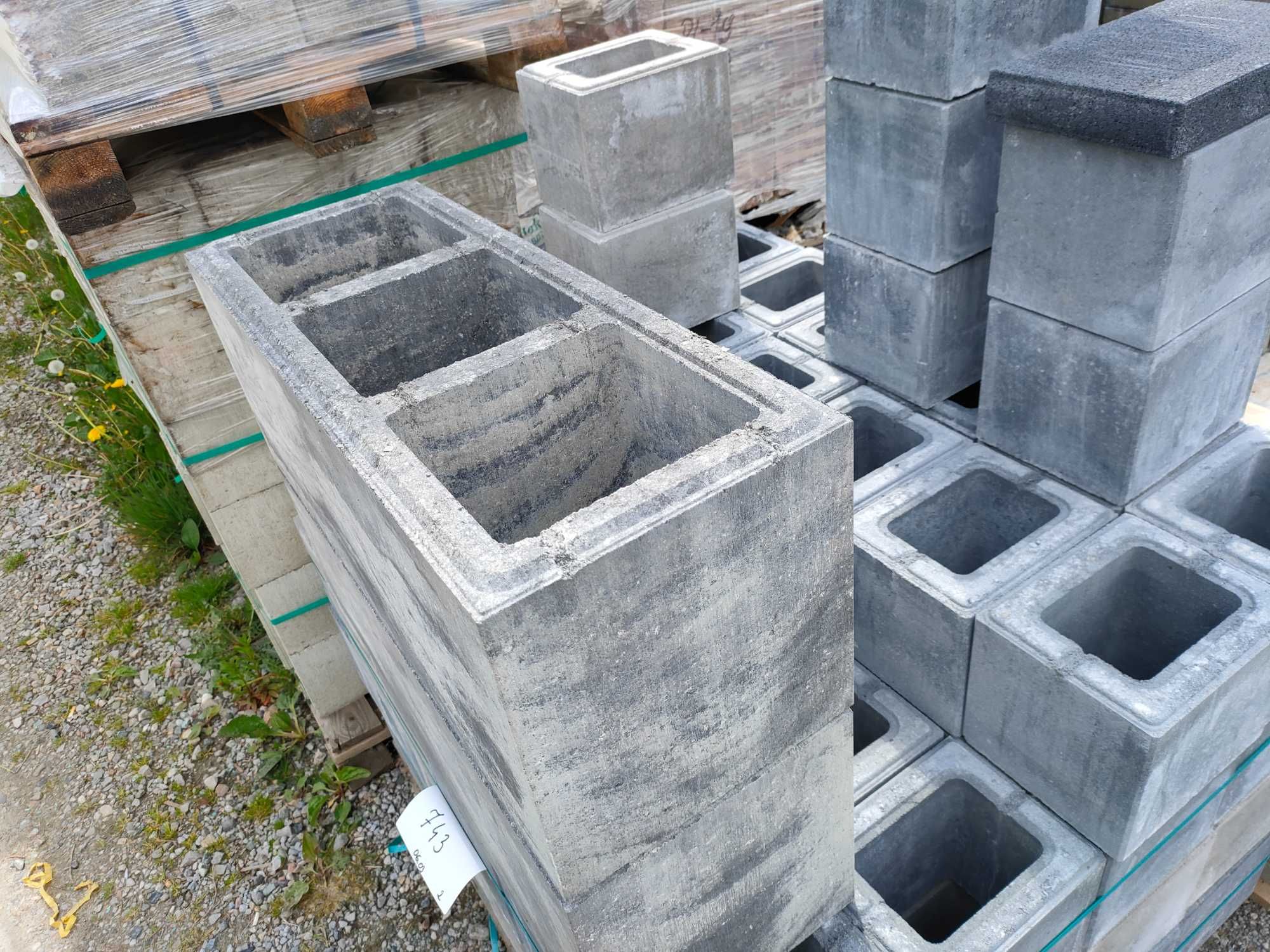 Filar podstawa pod pompę piec 75x28x28  donica gazon ogrodzenie pustak
