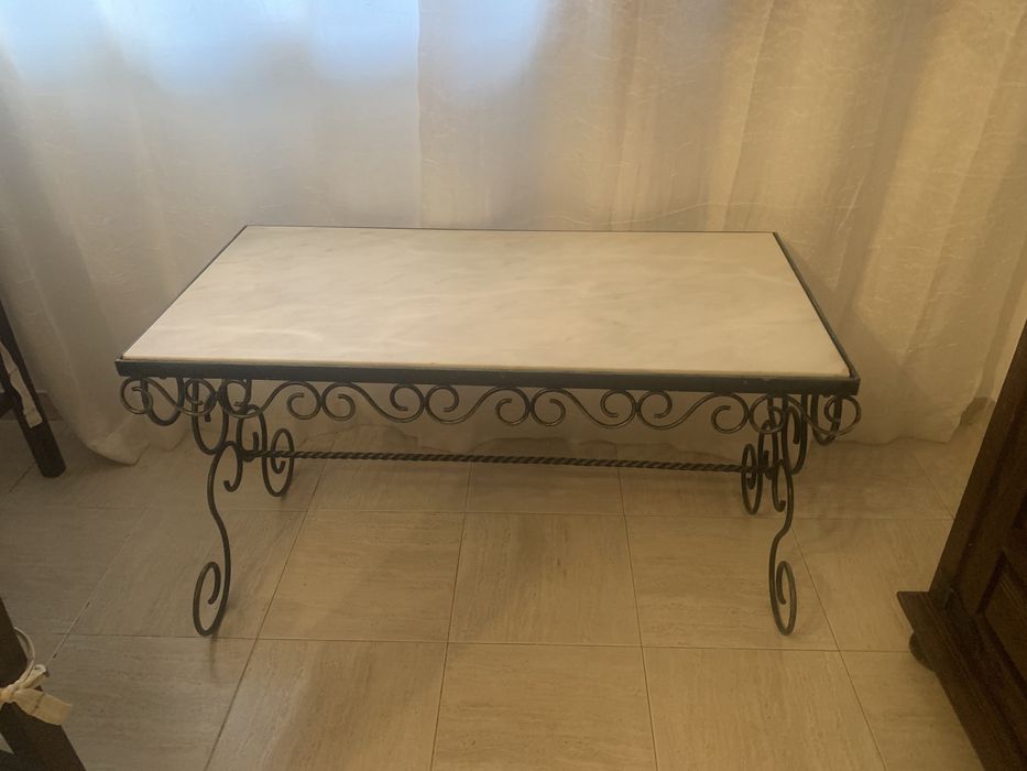 Mesa Centro preta de ferro e mármore