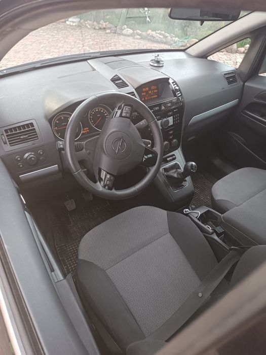 OPEL zafira b 2011r