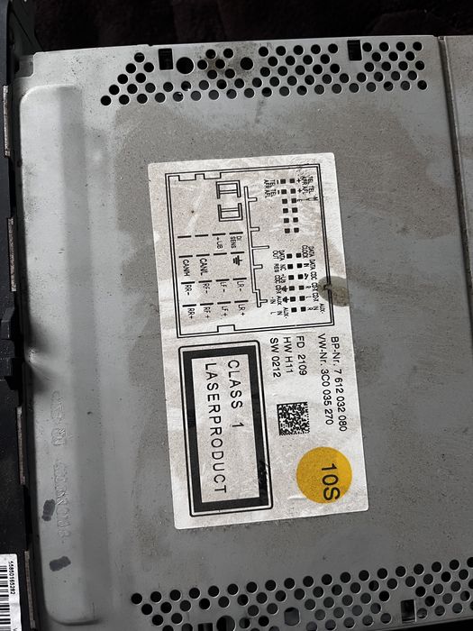 Продам штатну магнітолу Volkswagen RNS 310