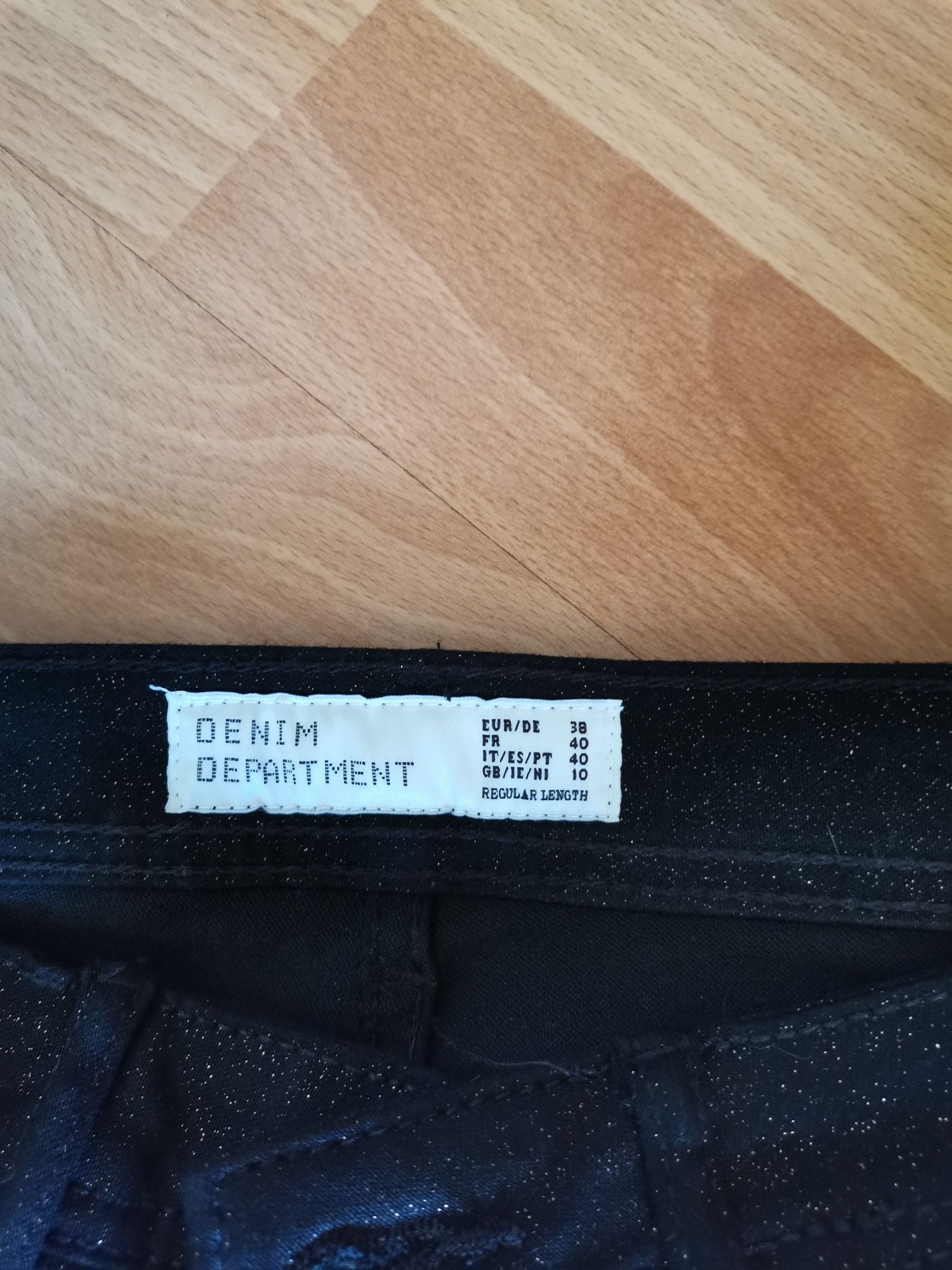 Spodnie z połyskującym brokatem Esmara r. 38