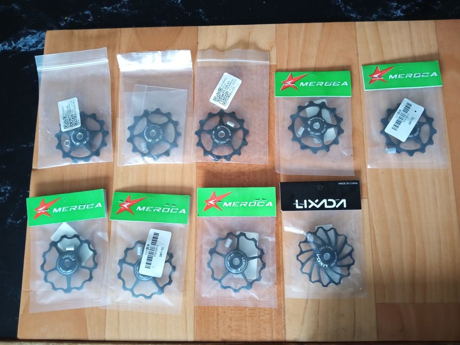 Ролики заднього перемикача велосипеда.