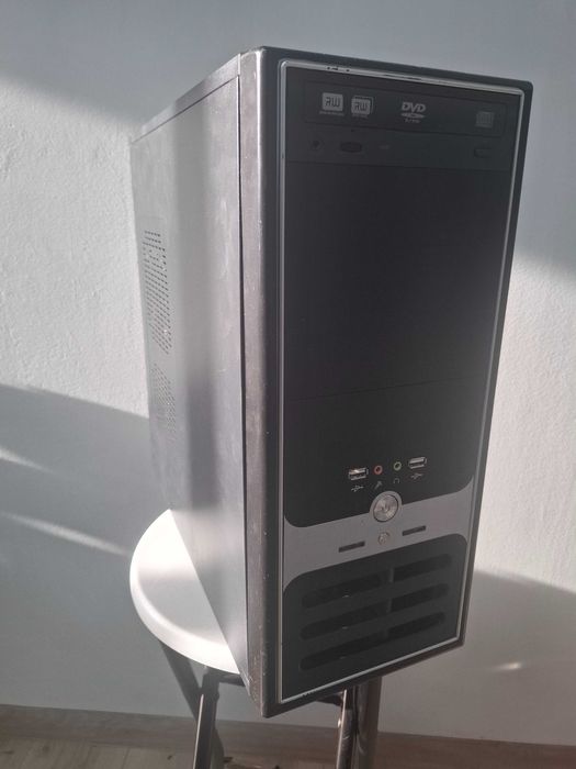 Komputer Retro Athlon 2000+ Radeon 9200 1GB RAM 80GB HDD Win XP MB ECS