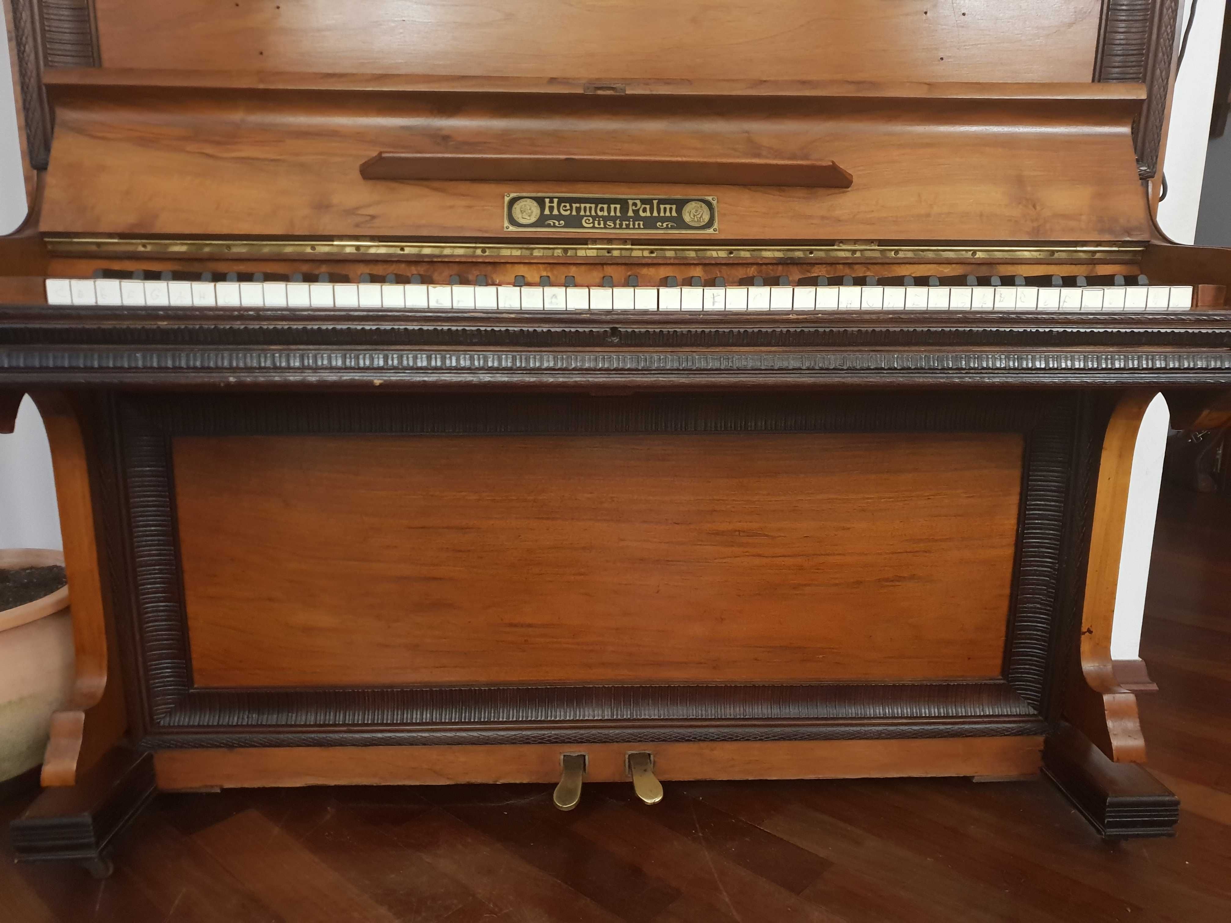 Stare zabytkowe pianino