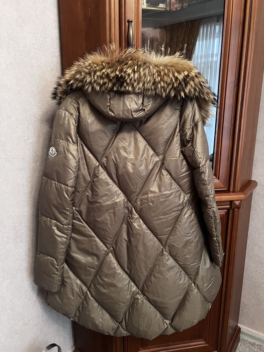 Пухова куртка Moncler