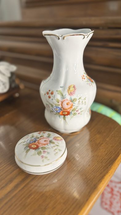 Jarra e Guarda Jóias em Porcelana