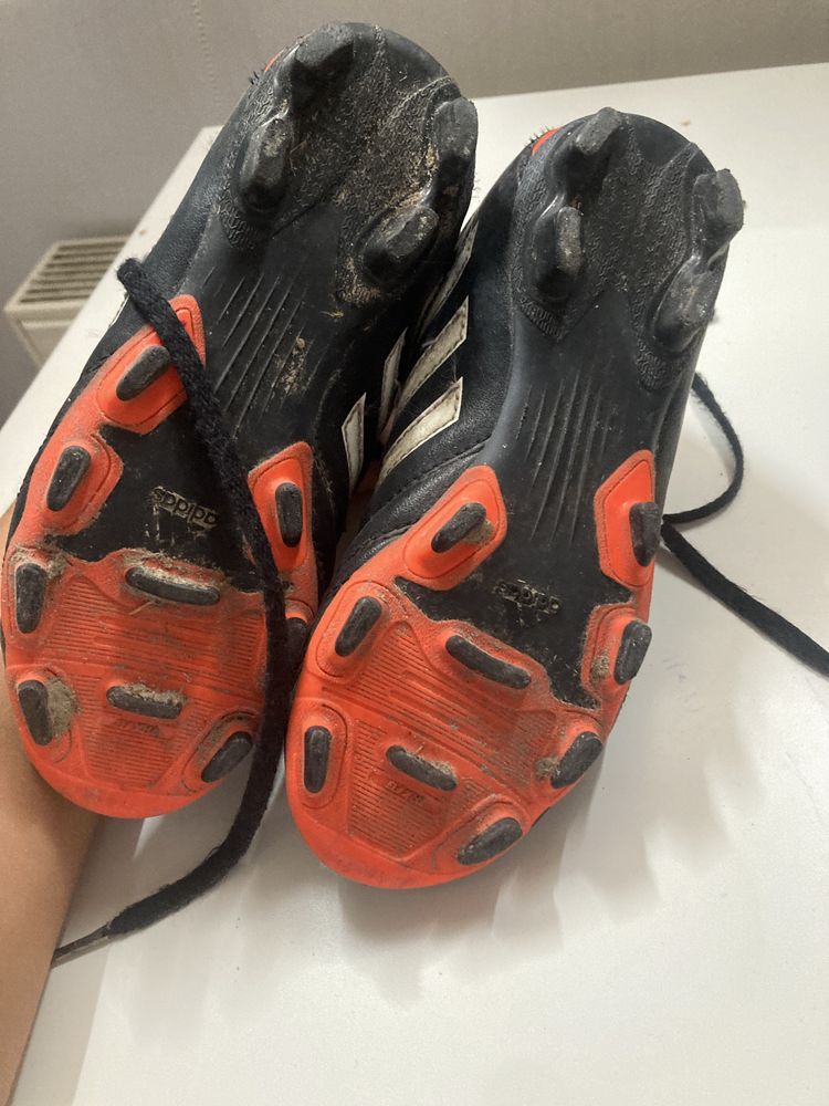 Buty piłkarskie korki adidas dla dziecka r.31