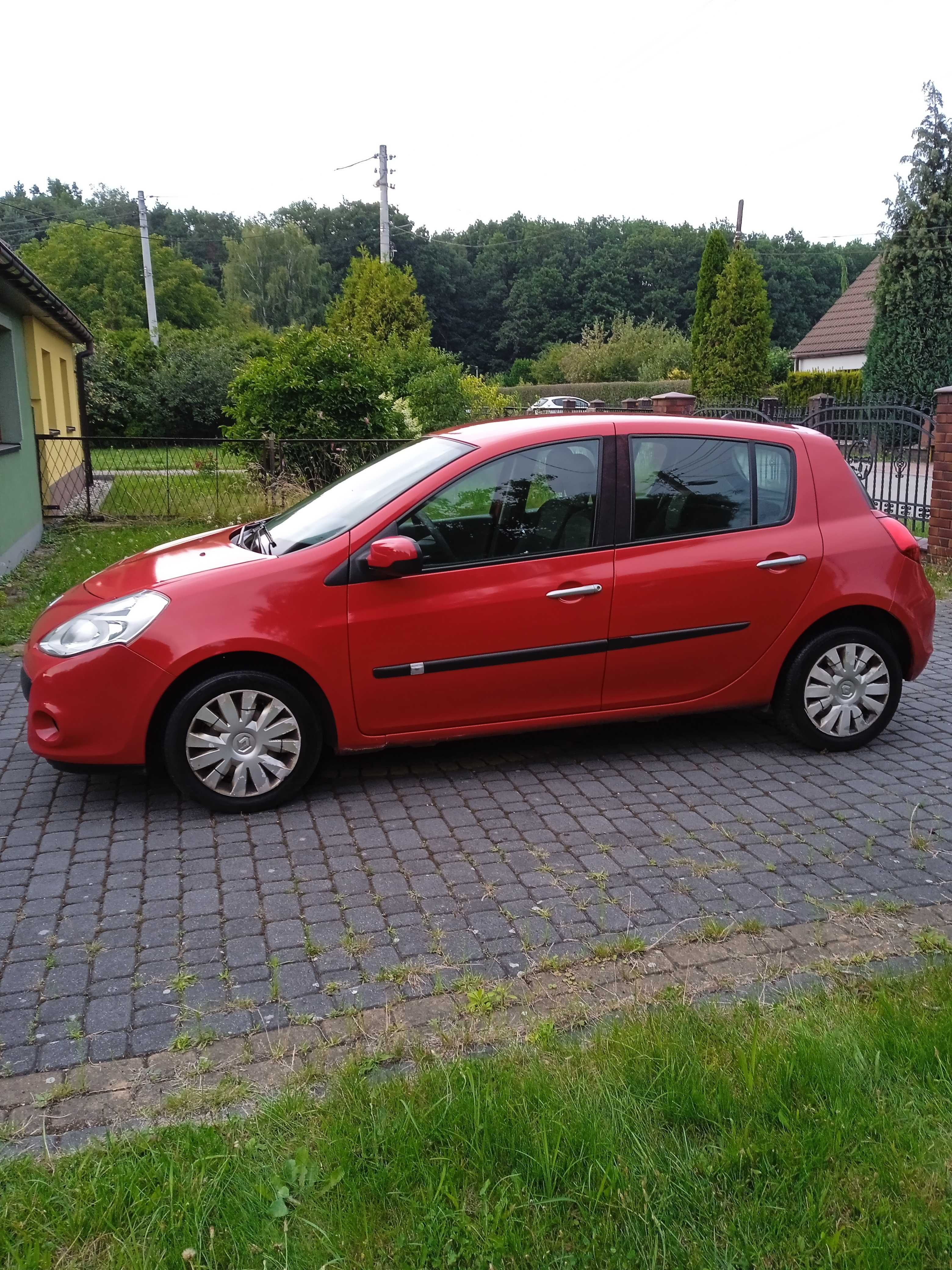Renault  Clio  1,2 benzyna  2009