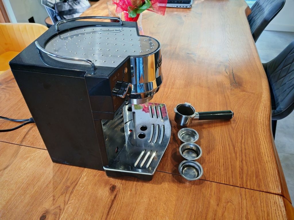 Ekspres De Longhi EC820.B