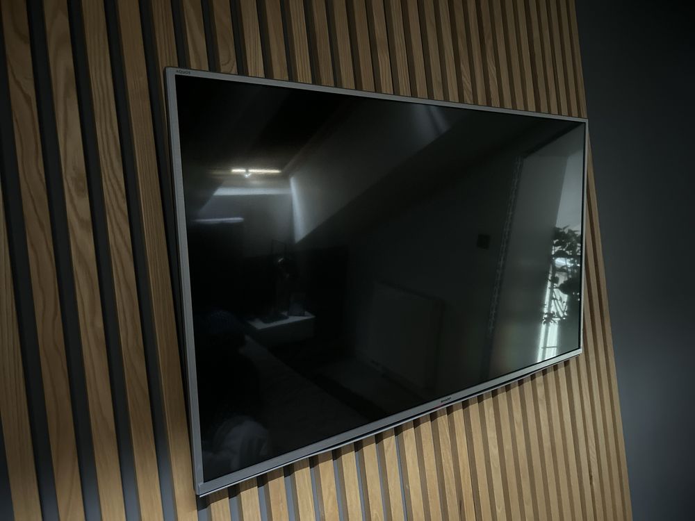 Telewizor Sharp 43’ - Srebrna obudowa, SMART