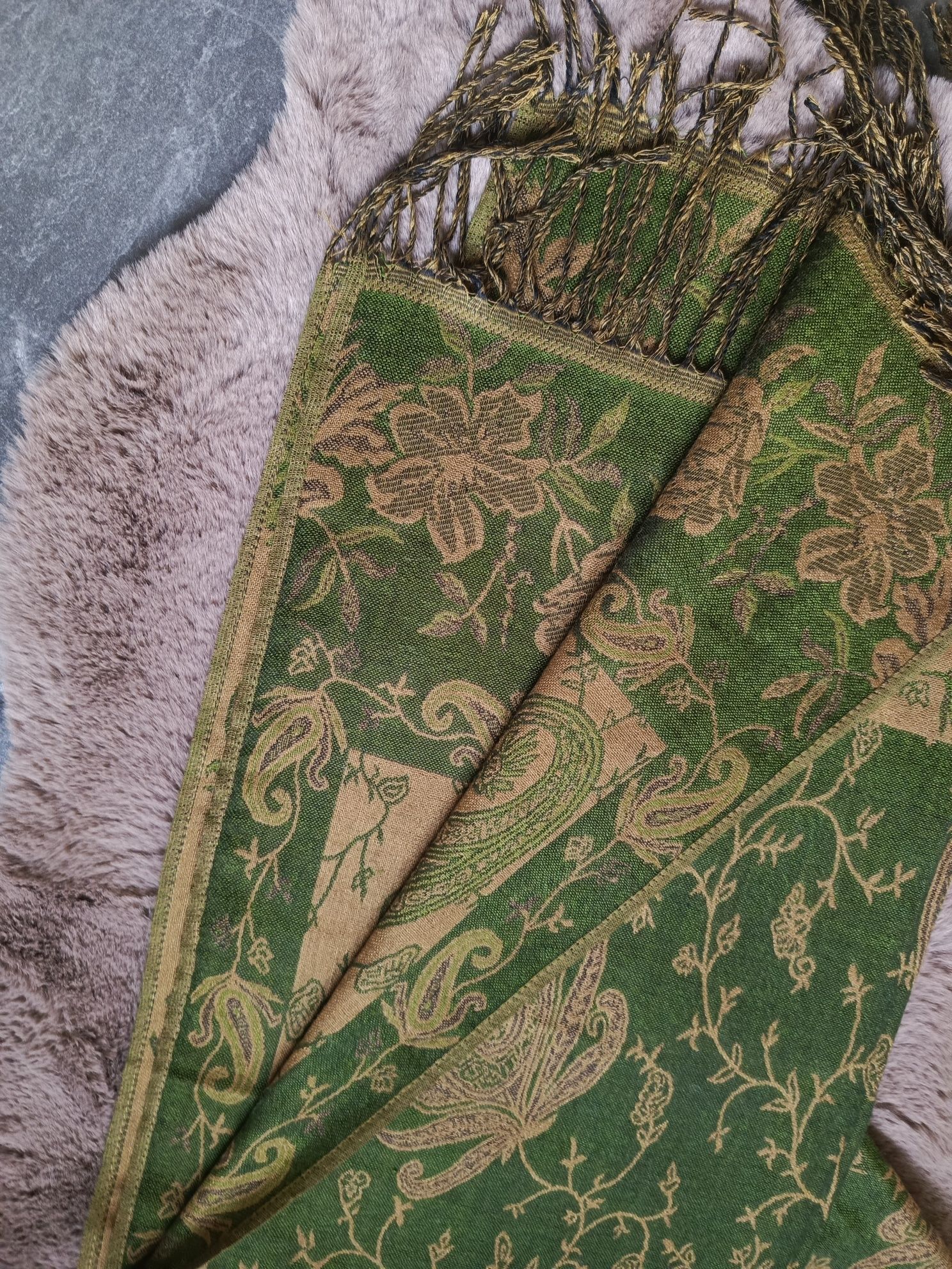Zielony szal 100% Pashmina z roślinnym wzorem
