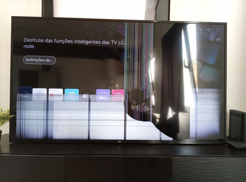 TV LG 65" para peças ou reparação
