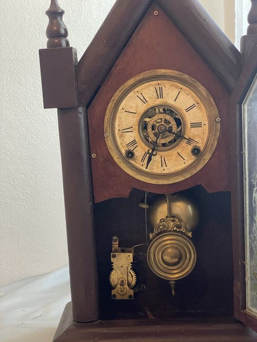 Relógio antigo de pêndulo em madeira – estilo vintage / colecionador