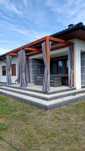 Pergola z roletą rzymską – konstrukcja drewniana lub aluminiowa