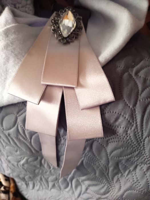 Pregadeira em forma de laço