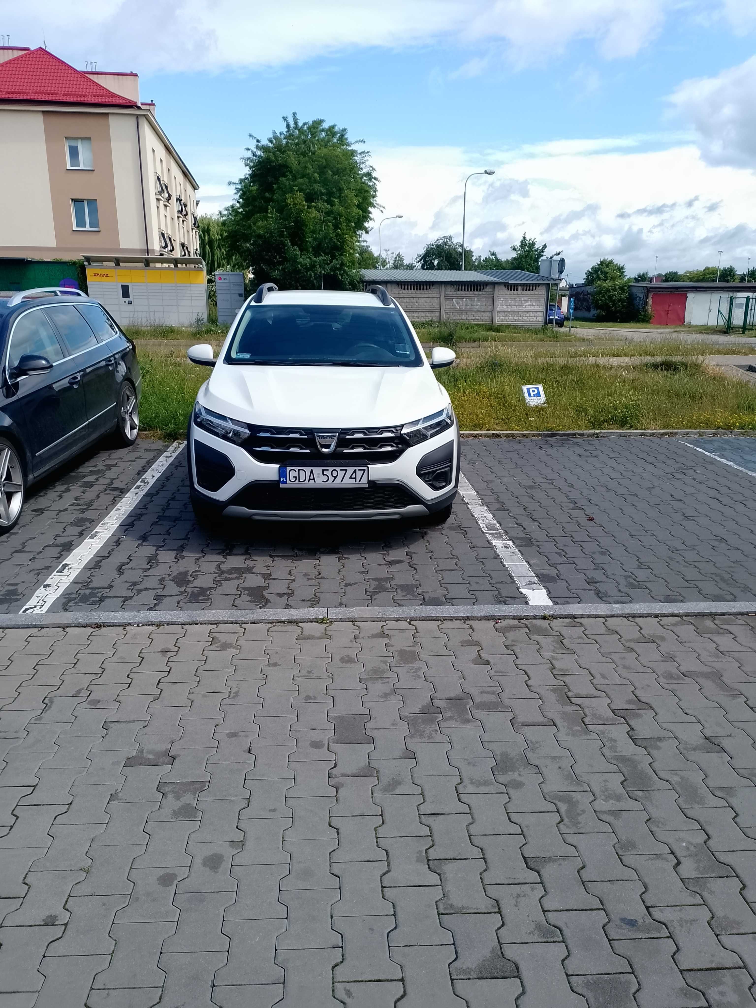 samochód osobowy DACIA 2021 biały