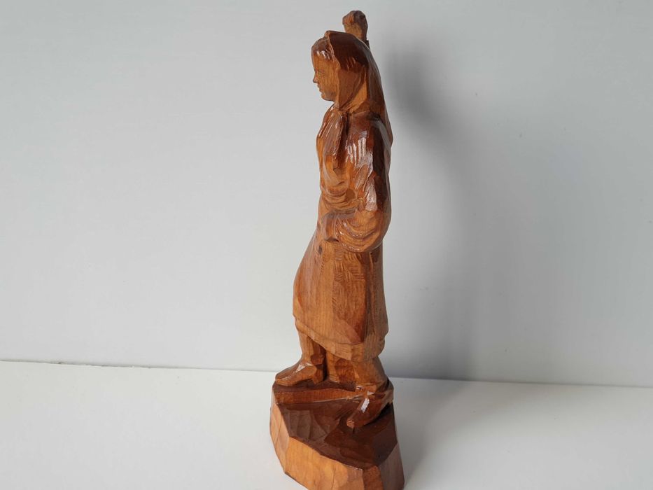 різьба по дереву скульптура ЖІНКА
