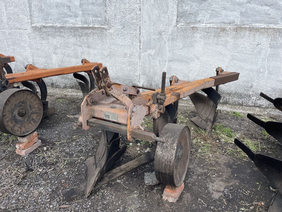 Продам плуг Полігон ПМУ 3 3-х корпусний