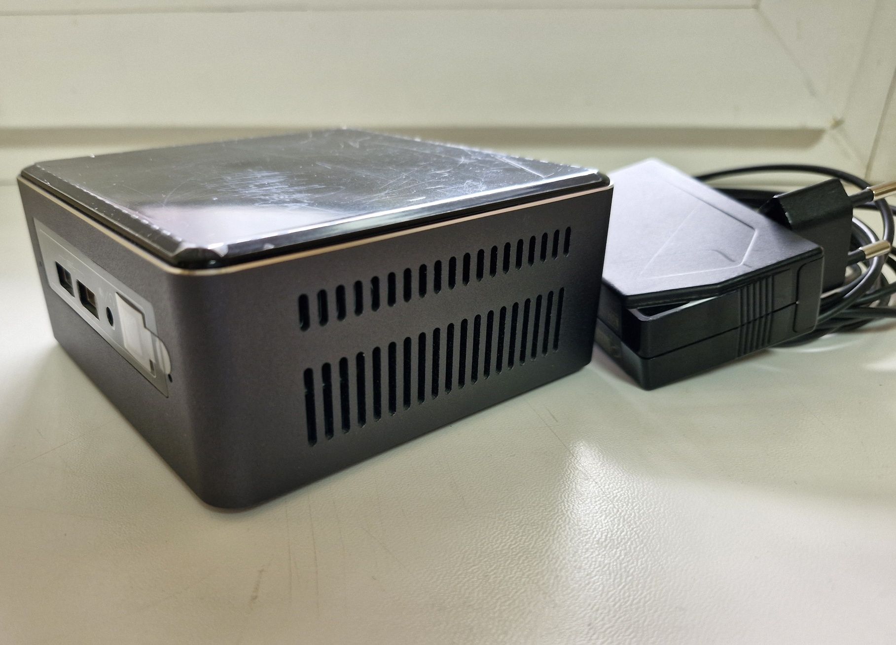 Міні-компютер Intel Nuc NUC7I7BNH
