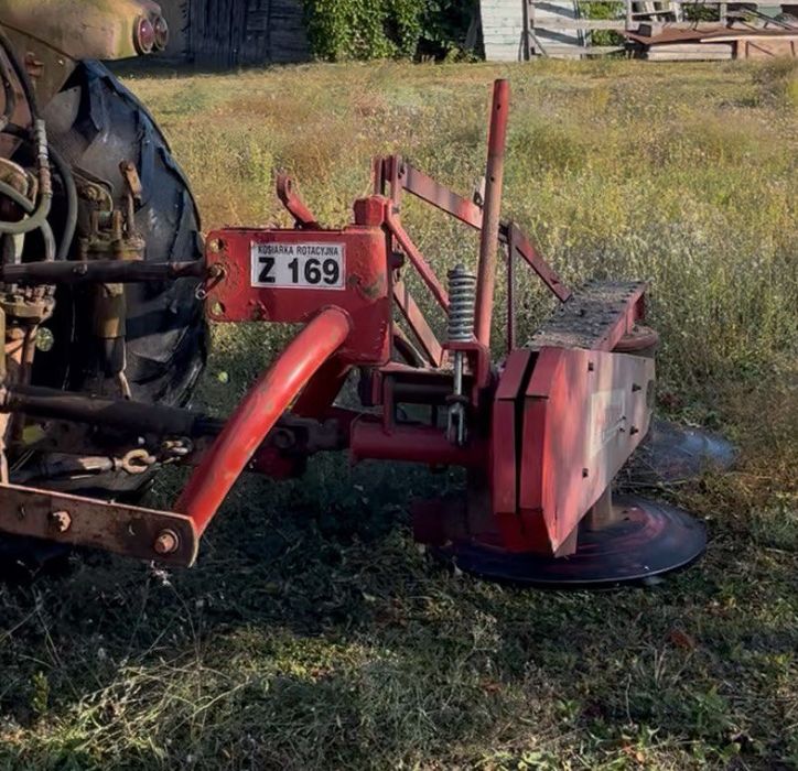 ЮМЗ -6   1980 р.в.  + прицеп, плуг, лущільник, косарка, гребка, борони