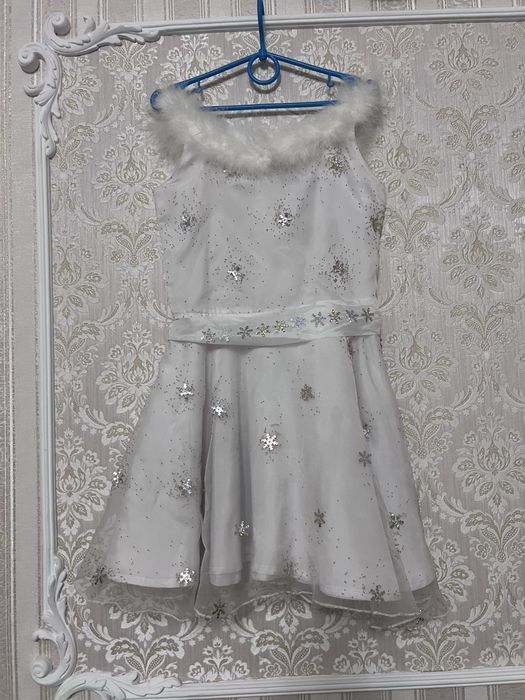 Плаття  сніжинка 4,5 років продаж