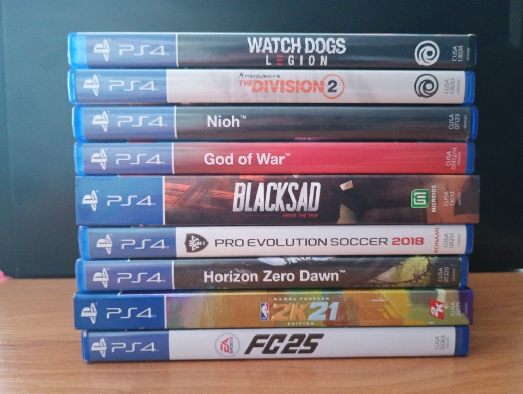 PS4 Pro 1TB + 2 pady + 14 GIER + pełne okablowanie.