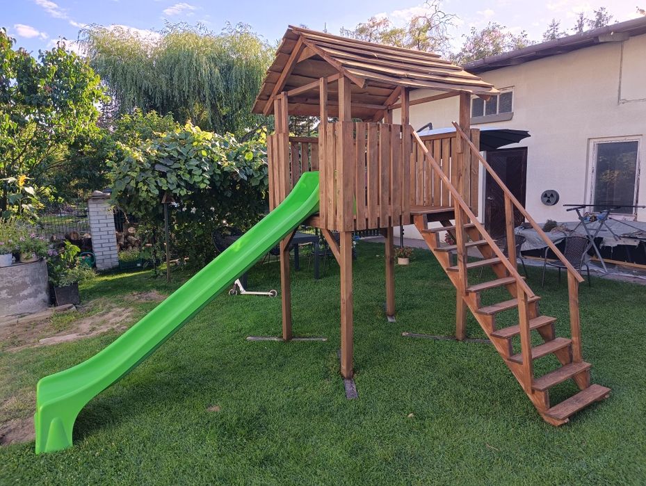 Domek dla dzieci, plac zabaw, zjeżdżalnia, ślizg z laminatu