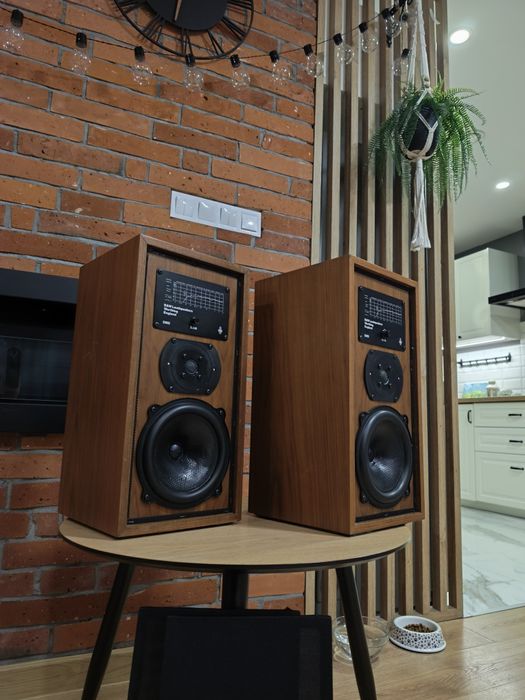 Monitory podstawkowe Bowers & Wilkins DM5 B&W DM5