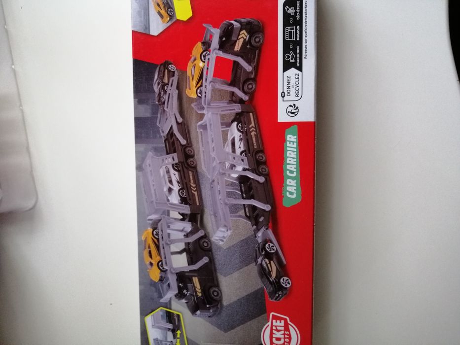 Auto laweta z małymi samochodami zestaw