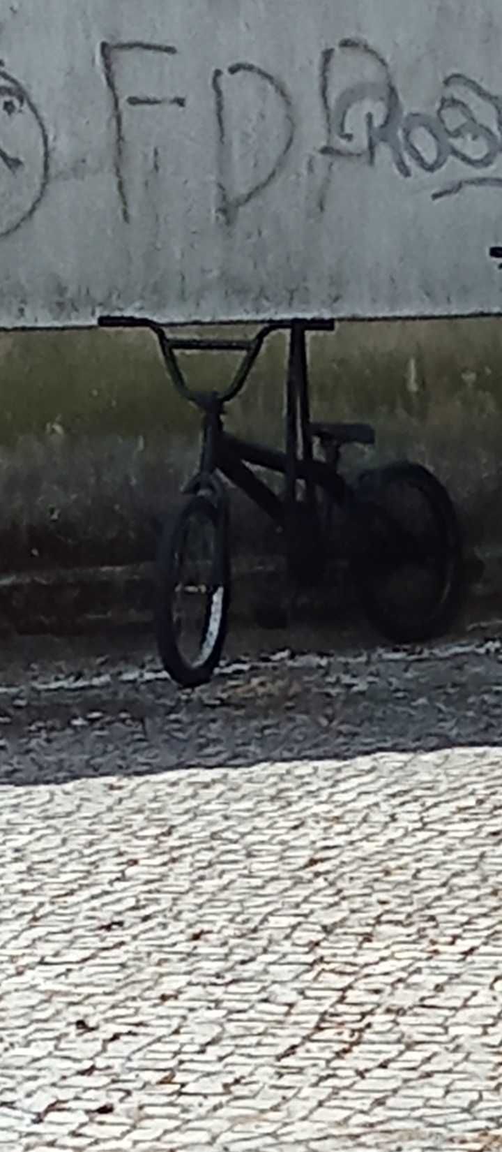 Bmx sem travões.